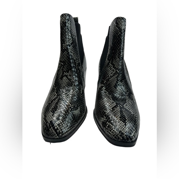 Anne Klein Size 6M Women’s Parson Block-Heel Ankle Boot Shoes Grey Animal Print - Picture 3 of 10